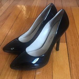 Nine West 7.5 Black patent leather pumps